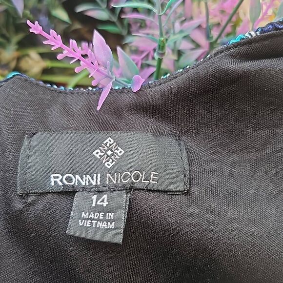 Ronni Nicole zip back shift style dress size 14 - Picture 6 of 10